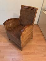 Rotan fauteuil met houten armleuningen, Ophalen