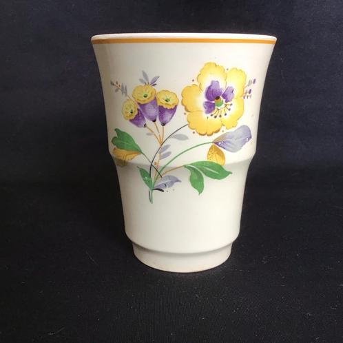 Société Céramique Maestricht beker mok bloemen paars geel, Antiek en Kunst, Antiek | Servies los, Ophalen of Verzenden