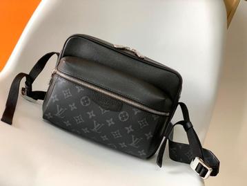 Louis vuitton heren tas beschikbaar voor biedingen