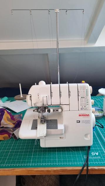 Bernina 2500 dcet coverlock en overlock machine beschikbaar voor biedingen