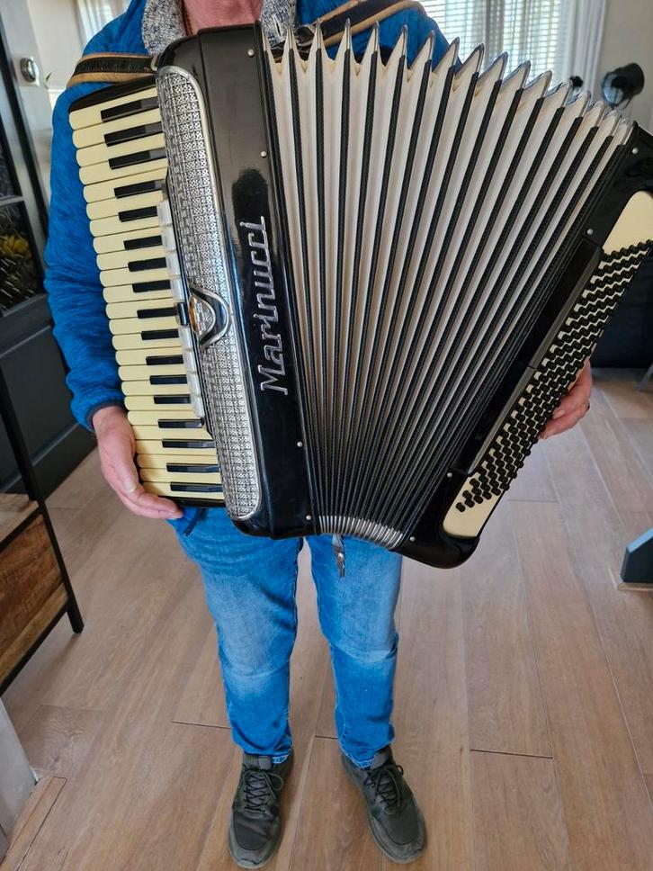 Mooie Marinucci Toetsaccordeon, Muziek en Instrumenten, Accordeons, Gebruikt, Toetsaccordeon, Overige formaten, Marinucci, Met riemen