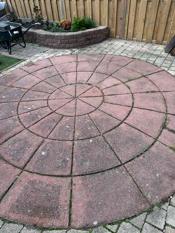 Gratis Rond Terras - Zelf Verwijderen beschikbaar voor biedingen