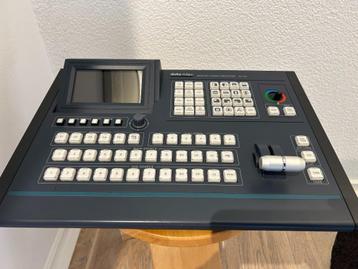Grote partij audio & video apparatuur, mixers,statieven, enz beschikbaar voor biedingen