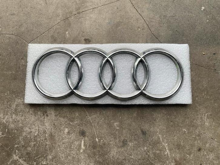 Audi A3 e-tron Logo 2015 - Audi logo A3 A4 A5 A6 S3 S4 S6, Auto-onderdelen, Carrosserie en Plaatwerk, Bumper, Audi, Voor, Gebruikt