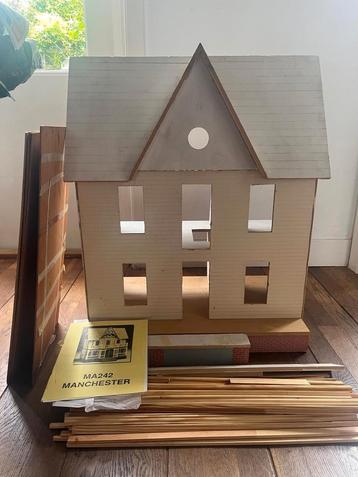 Poppenhuis MA242 Manchester - Bouwpakket beschikbaar voor biedingen