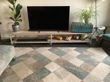 Industriële TV meubel beschikbaar voor biedingen