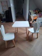Tafeltje en 2 stoeltjes van petit amelie, Kinderen en Baby's, Kinderkamer | Tafels en Stoelen, Ophalen of Verzenden, Gebruikt