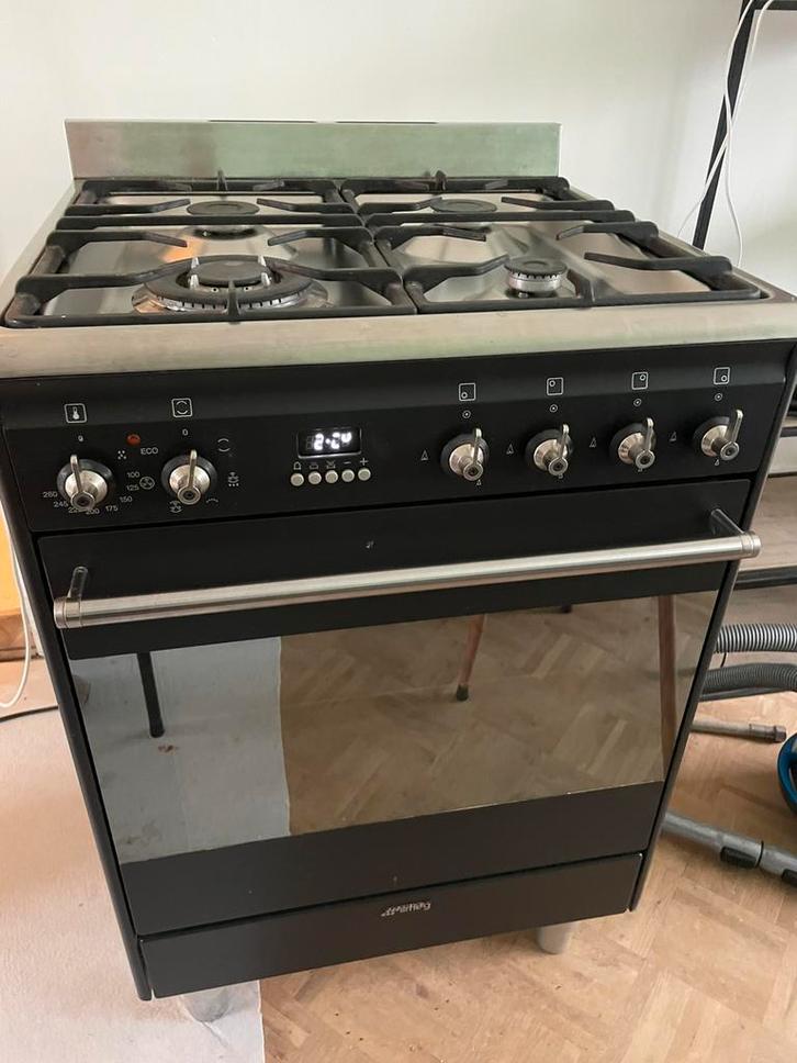 SMEG gasfornuis 4-pits, elektrische oven, Witgoed en Apparatuur, Fornuizen, Zo goed als nieuw, Vrijstaand, Gas, 4 kookzones, 90 tot 95 cm