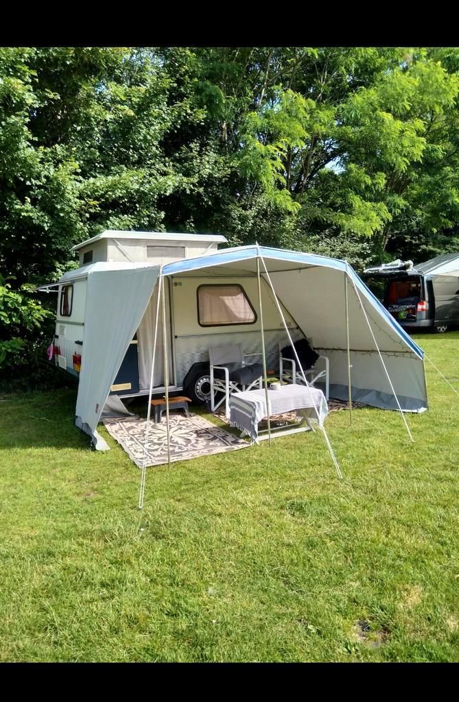 Knusse Kip 32EK incl luifel te koop, Caravans en Kamperen, Caravans, Particulier, tot en met 3, tot 500 kg, Treinzit, Kip, Omvormbare zithoek