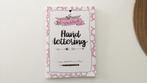 Hand lettering werkboek, Ophalen of Verzenden, Gelezen