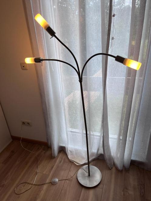 Aluminium vloerlamp met 3 verstelbare armen, Huis en Inrichting, Lampen | Vloerlampen, Zo goed als nieuw, 150 tot 200 cm, Ophalen