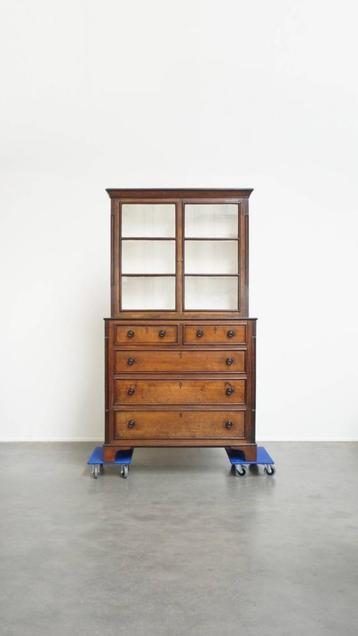 Antieke Engelse buffet/ boekenkast uit begin 19e eeuw beschikbaar voor biedingen
