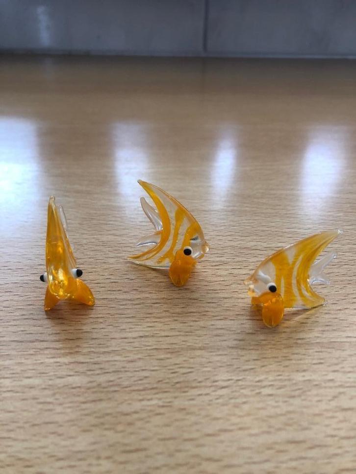 3 mooie glazen vissen. 3,5 cm. hoog. Glas., Antiek en Kunst, Antiek | Glas en Kristal, Ophalen of Verzenden