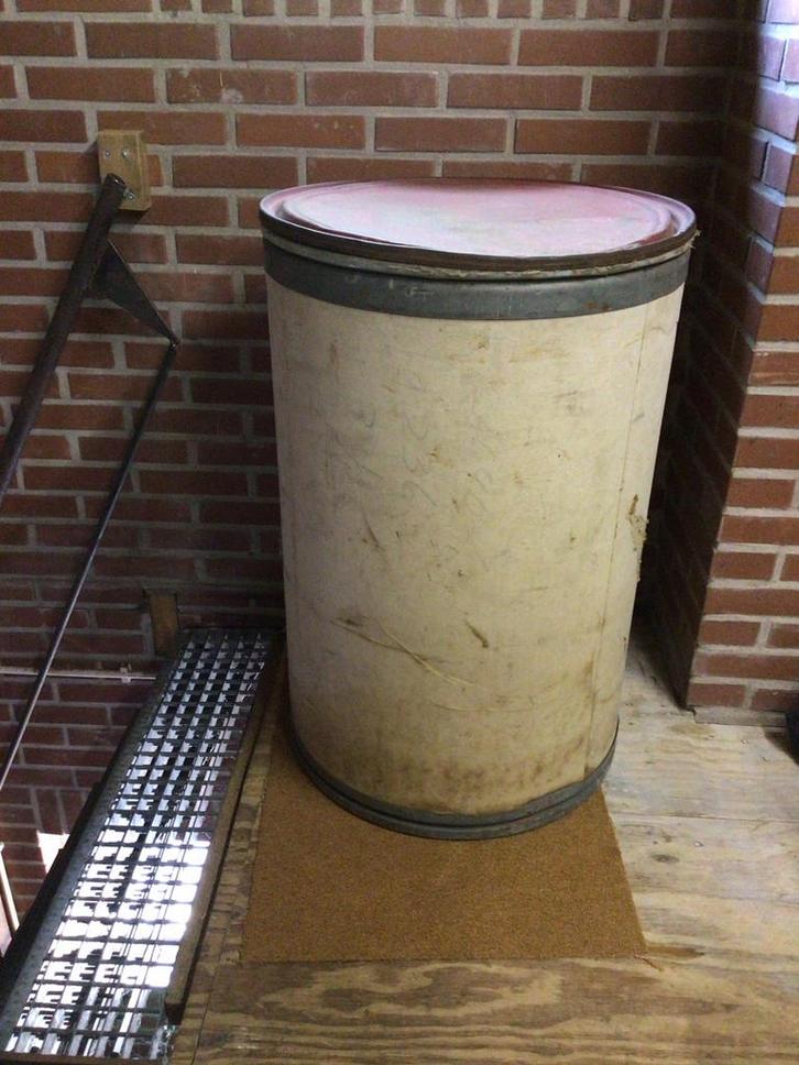Stevige kartonnen ton stalen deksel hoogte 85 cm doorsnee 53, Hobby en Vrije tijd, Overige Hobby en Vrije tijd, Gebruikt, Ophalen