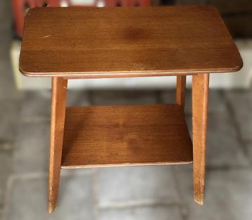 Midcentury tafel van plm 55cm hoog en blad plm 35cm x 60cm beschikbaar voor biedingen