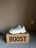 Yeezy 700 Static V2 - 41 1/3, Kleding | Heren, Schoenen, Ophalen of Verzenden, Zo goed als nieuw