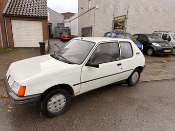 Peugeot 205  beschikbaar voor biedingen
