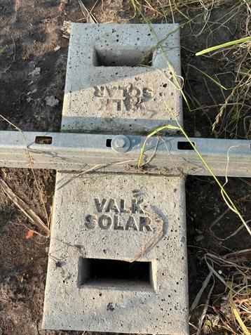 Partij VALK SOLAR onderdelen grondopstelling zonnepanelen beschikbaar voor biedingen