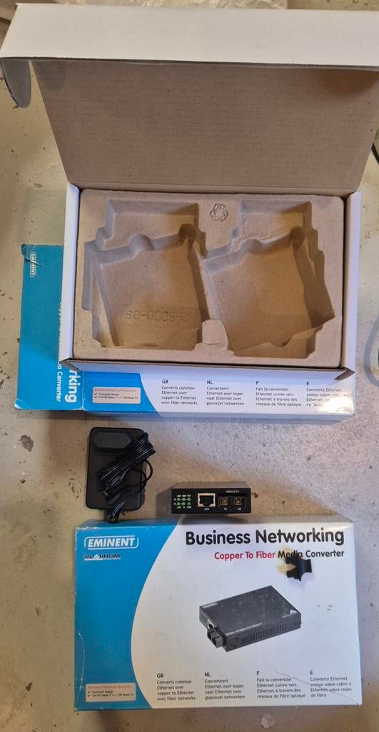 Eminent EM4000 Media Converter    240, Ophalen of Verzenden, Gebruikt