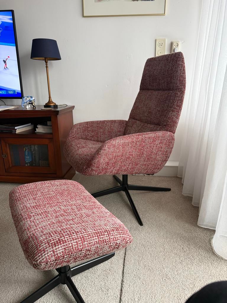 Montel Lounge Fauteuil + Voetenbank - ZGAN, Huis en Inrichting, Fauteuils, Zo goed als nieuw, Stof, 75 tot 100 cm, Ophalen