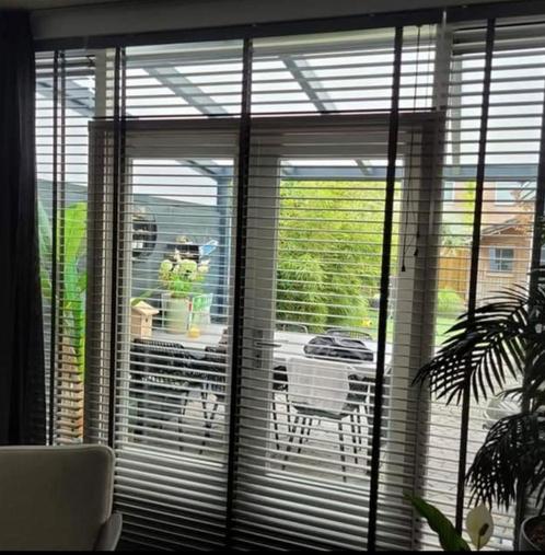 Zgan grijze aluminium jaloeziën, Huis en Inrichting, Stoffering | Gordijnen en Lamellen, Zo goed als nieuw, 200 cm of meer, 200 cm of meer
