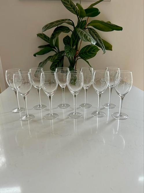 10 antiek rode wijnglazen gegraveerd druivenpatroon. 300 ml, Antiek en Kunst, Antiek | Glas en Kristal, Ophalen of Verzenden