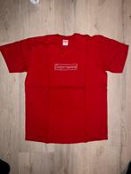 Supreme KAWS Chalk box logo tee rood maat m, Kleding | Heren, T-shirts, Maat 48/50 (M), Ophalen of Verzenden, Supreme, Zo goed als nieuw