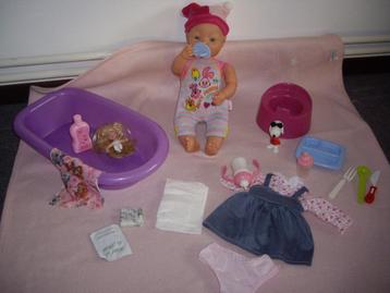 hele mooie baby pop met bad en acc beschikbaar voor biedingen
