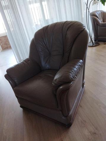 Comfortabele leren fauteuils beschikbaar voor biedingen