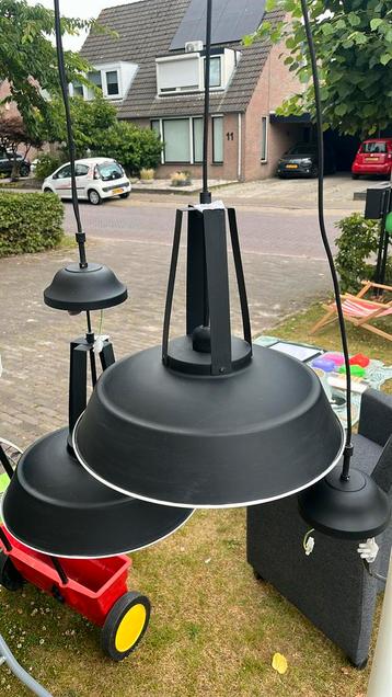 Hang lampen beschikbaar voor biedingen