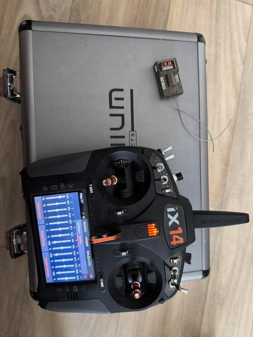 Spektrum IX14 met 4 ontvangers., Hobby en Vrije tijd, Modelbouw | Radiografisch | Overige, Zo goed als nieuw, Ophalen