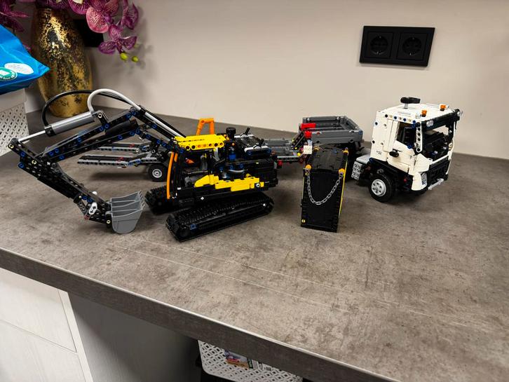 Lego Technic Volvo Truck & Graafmachine, Kinderen en Baby's, Speelgoed | Duplo en Lego, Zo goed als nieuw, Lego, Complete set