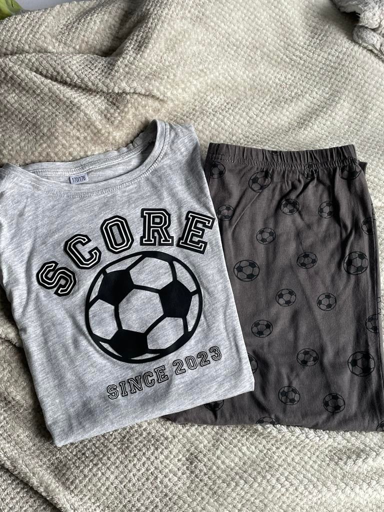 Pyjama met voetbal maat 170/176, Ophalen of Verzenden, Zo goed als nieuw, Jongen, Nacht- of Onderkleding