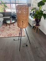 Rotan vloerlamp 145cm hoog, Ophalen, Zo goed als nieuw, 150 tot 200 cm