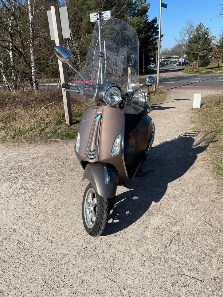 Vespa primavera 45km, Fietsen en Brommers, Scooters | Vespa, Zo goed als nieuw, Overige modellen, Ophalen
