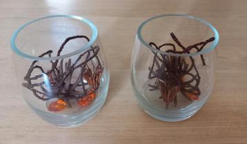 2 glazen met decoratie
 beschikbaar voor biedingen
