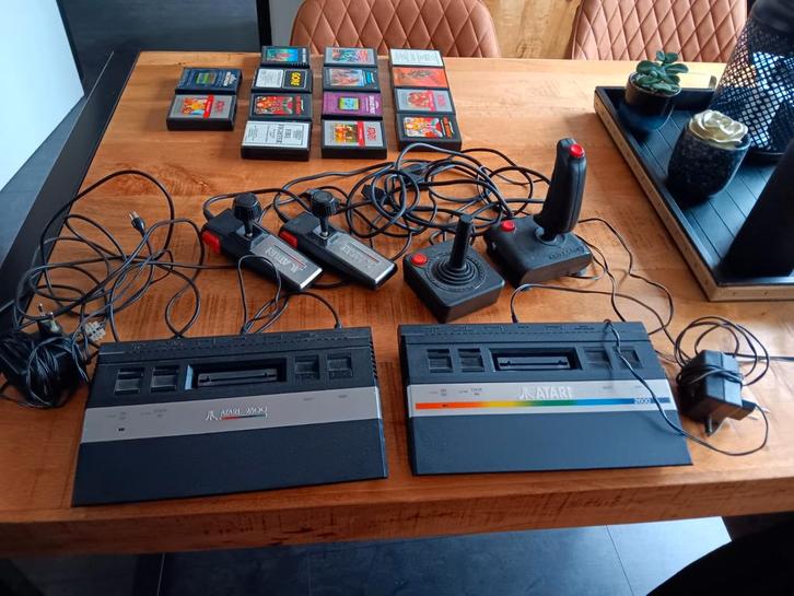 2x Atari 2600 met accessoires en 14 games, Spelcomputers en Games, Spelcomputers | Atari, Ophalen of Verzenden