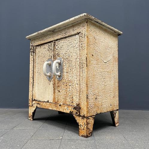 Crème kleurig metalen kastje met porseleinen grepen craquele, Antiek en Kunst, Curiosa en Brocante, Ophalen