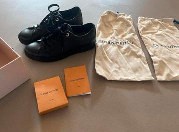 Louis Vuitton unisex schoenen beschikbaar voor biedingen
