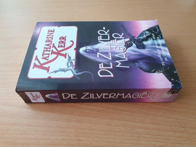 Katharine Kerr – Zilvermagiër, Boeken, Ophalen of Verzenden, Gelezen, Katharine Kerr