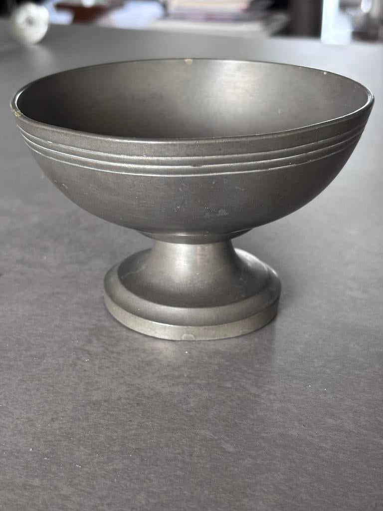 Tinnen schaaltje op voet - Kamphof Zwolle, Antiek en Kunst, Antiek | Tin, Ophalen of Verzenden