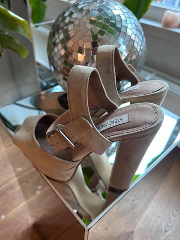 Steve Madden hakken - beige - maat 36. Amper gedragen beschikbaar voor biedingen