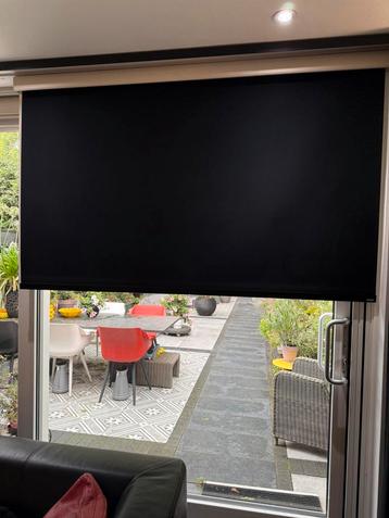 Elektrisch SunWay rolgordijn zwart verduisterend beschikbaar voor biedingen
