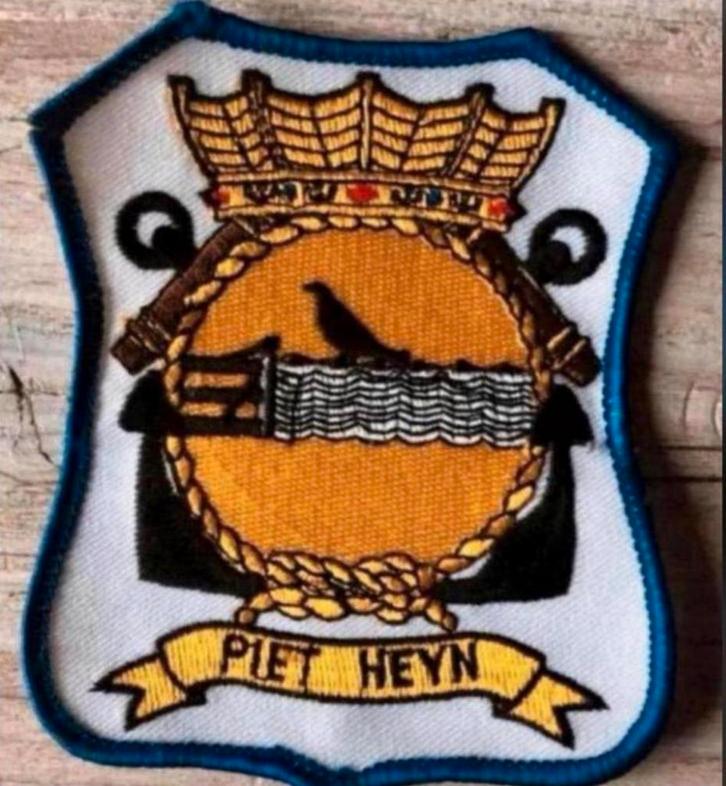 Marine Embleem Hr. Ms. Piet Heyn, Verzamelen, Militaria | Algemeen, Marine, Embleem of Badge, Nederland, Ophalen of Verzenden