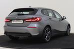BMW 1 Serie 118i Sport Line Automaat / Sportstoelen / Achter, 65 €/maand, 136 pk, Gebruikt, Grijs