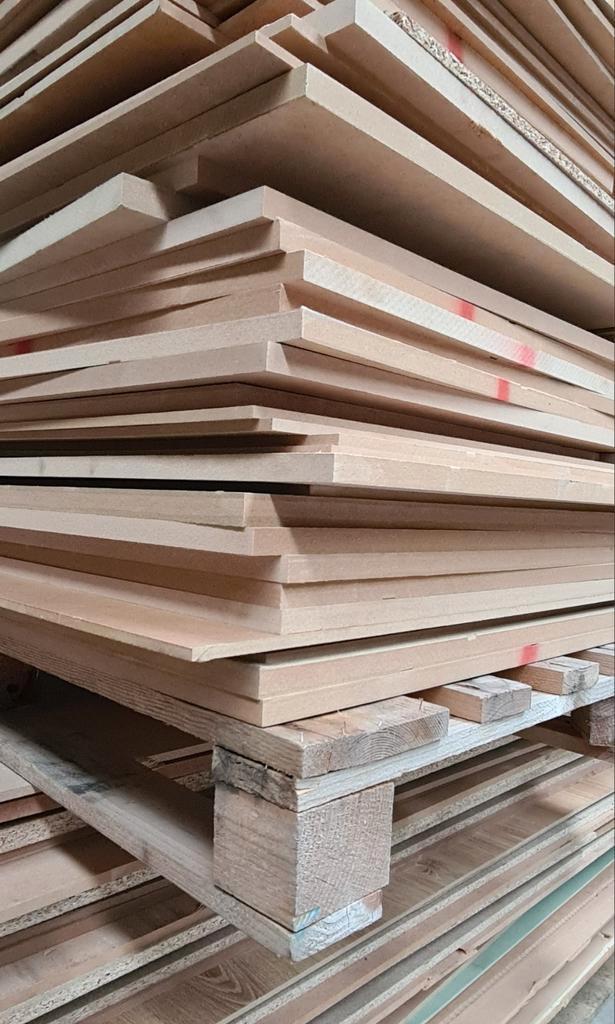 Grote partij MDF platen tot 18mm., Doe-het-zelf en Verbouw, Hout en Planken, Zo goed als nieuw, Plank, Overige houtsoorten, Minder dan 200 cm