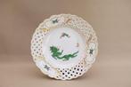 Meissen bord met mandwerk rand en groene draak decor, Ophalen of Verzenden