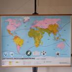 Schoolkaart Ontwikkelingssamenwerking, Antiek en Kunst, Antiek | Schoolplaten, Ophalen of Verzenden, Aardrijkskunde