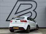 Kia Rio 1.2 CVVT Comfort Pack 2e Eigenaar,Navi,Airco,Trekhaa, Auto's, Euro 5, Beige, 4 cilinders, Wit