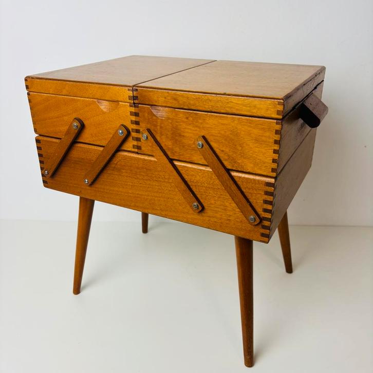 Mid century 70s Deense naaidoos naaikist, Hobby en Vrije tijd, Naaien en Fournituren, Zo goed als nieuw, Ophalen of Verzenden